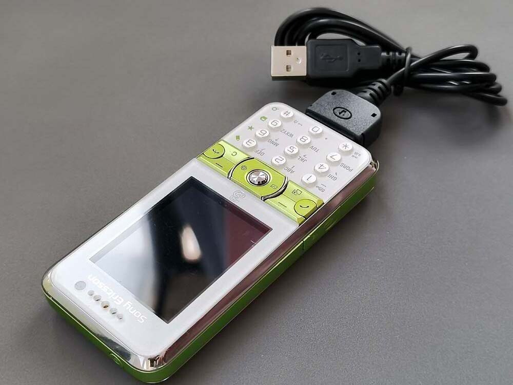 Sony Ericsson Unlocked K660 K660i 2G /3G HSDPA 2100 CellPhone Good condition