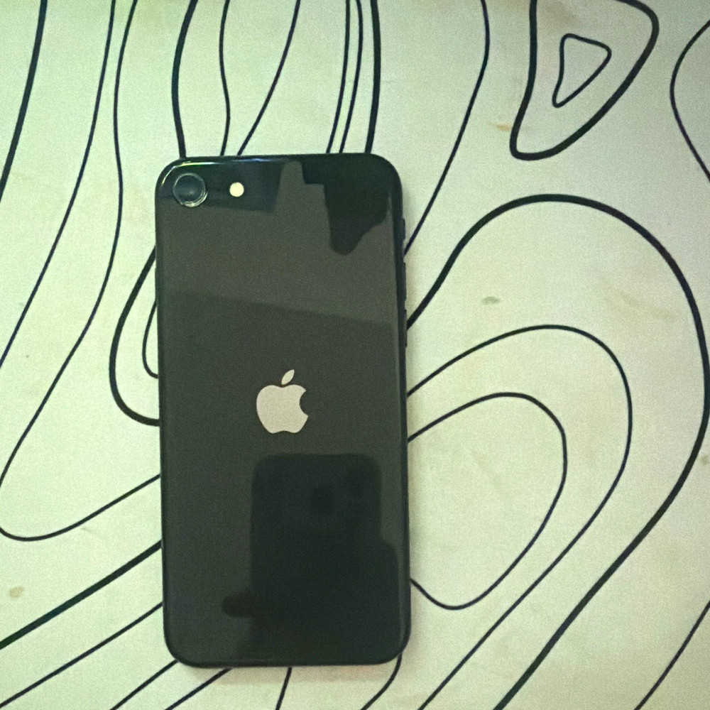 Apple iPhone SE 64GB Black 83% battery health