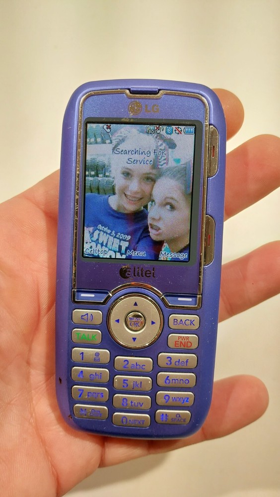 698.LG AX260 Very Rare – For Collectors – No Sim Card – CDMA