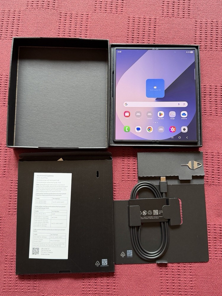 Galaxy Z Fold 6 Dark Blue 256GB Unlocked SM-F956U With Original Box & Cord
