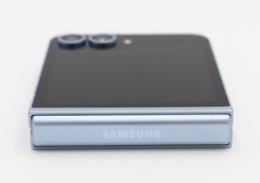 Samsung Galaxy Z Flip6 5G 256GB FACTORY UNLOCKED 6.7&Prime; Smartphone