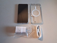 For parts only Samsung Galaxy S22 white 128GB 5G SM-S901U1 Unlocked Not Working