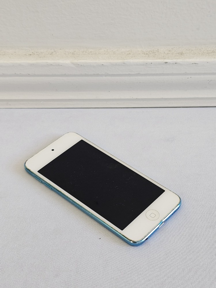 Apple iPod Touch Gen 5 Carrier – N/A Storage – 32GB Tested and Works