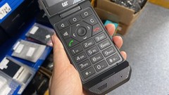 CAT S22 Flip Phone 16GB 2.8 » Unlocked Rugged Smartphone Black Good Working