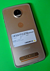 Motorola Moto Z2 Play 32GB XT1710-02 Gold (Verizon Unlocked) FREE BUNDLE & SHIP