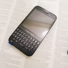 Boxer – BlackBerry Q5 Unlocked 4G/LTE WiFi 8GB 5MP Keyboard Smartphone SQR100-1