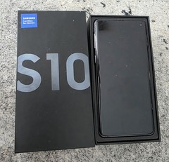 Samsung Galaxy S10 SM-G973U 128GB+8GB 4G Unlocked Android Smartphone Bundle