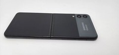 Samsung Galaxy Z Flip3, 5G – 256GB (AT&T Sim Lock) SM-F711U, Black – (FAIR)