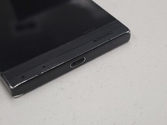 Razer Phone 2 (RZ35-0259) 64GB (GSM Unlocked) – *BAD CHARGR PORT* – N395