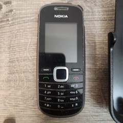 For Parts Lot Of 4 Cell Phones & Various Accessories Motorola Nokia Samsung