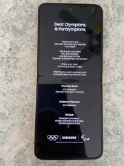 SAMSUNG Galaxy flip 6 (Paris2024 OLYMPIC edition) – Minor use. REDUCED PRICE!