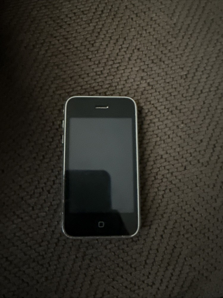 Apple iPhone 3GS – 32 GB – White (AT&T)