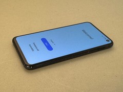 Fair Samsung Galaxy S10e Black SM-G970U 128GB UNLOCKED 99% BH!