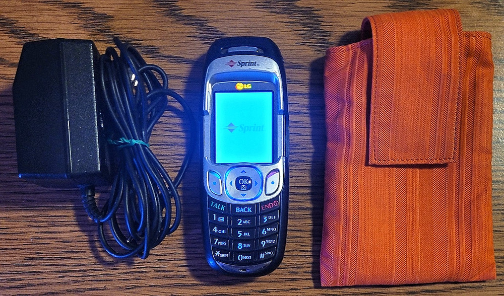 LG PM325 – Navy Blue and Silver ( Sprint ) Super Rare Slider Phone – READ