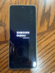 SAMSUNG Galaxy flip 6 (Paris2024 OLYMPIC edition) – Minor use. REDUCED PRICE!