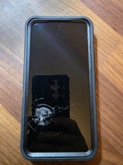 Samsung Galaxy S22 5G Unlocked 128GB – Cracked Screen – For Parts / Repair