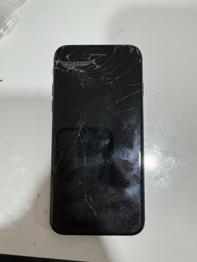 Apple iPhone 7 – 32GB – Jet Black (Unlocked) A1660 (CDMA + GSM)