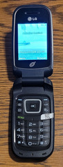 LG 440G / LG440G – Black ( TracFone ) Cellular Flip Phone – 00:00:00 Talk Time