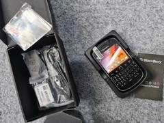 BLACKBERRY 9900 BOLD – 8 GB – Black / White 3G (Unlocked) microSDHC GPS