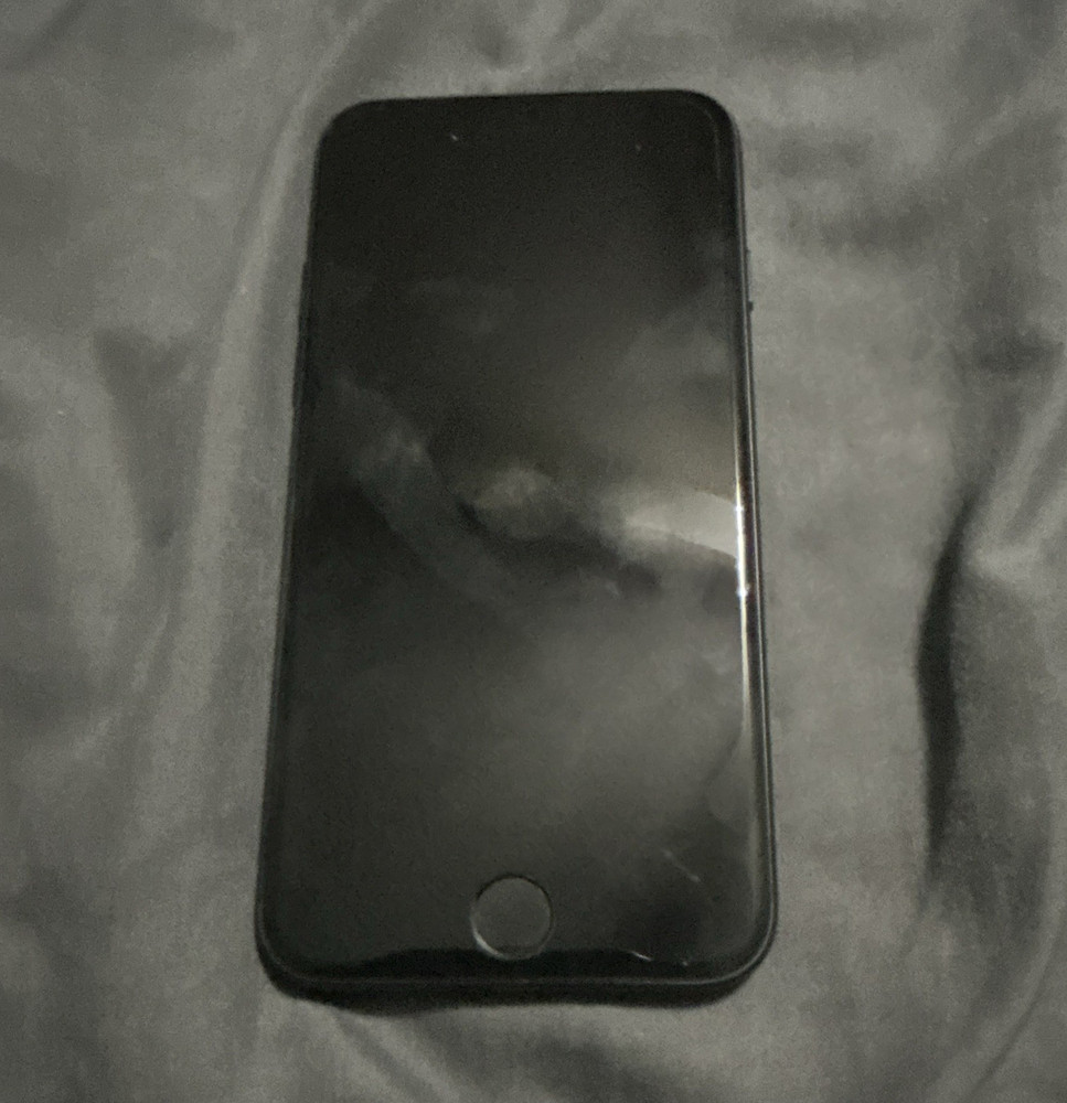 Apple iPhone 7 Black Smartphone Bar Style 12MP Camera Used