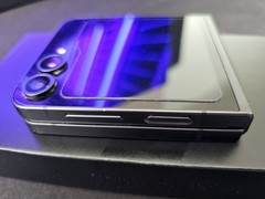 Samsung Galaxy Z Flip6 256GB Black SM-F741U1 Factory Unlocked – bad touch screen