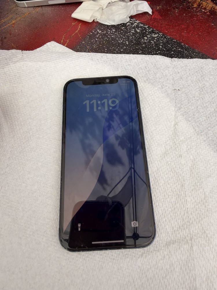 Apple iPhone 12 64 GB Black -Carrier Unlocked READ DESCRIPTION
