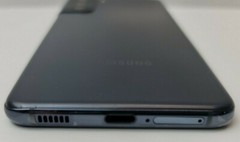 Samsung Galaxy S21 5G SM-G991U 128GB Phantom Gray Factory Unlocked GREAT!