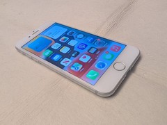 *NICE WORKING* Apple iPhone 7, 32GB, 2GB RAM Retina IPS A1660 Silver (Unlocked)