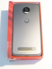 MINT Condition 32gb Verizon Moto Z2 Play (LUNAR GREY)