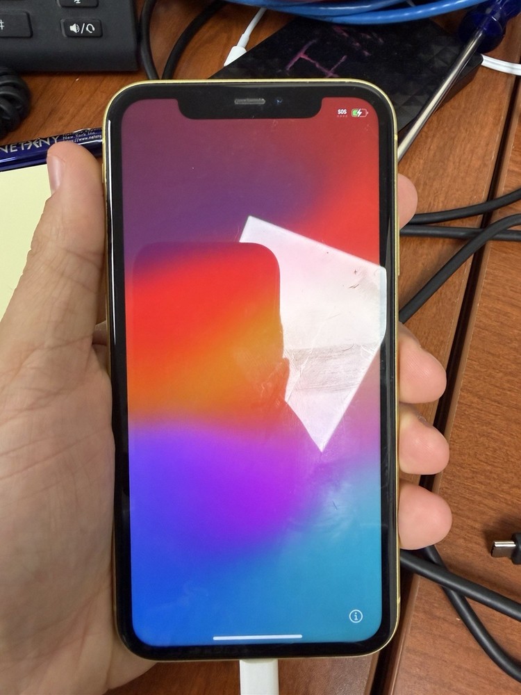 iPhone 11 64 GB Yellow AT&T 78% Battery Health