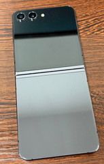 Unlocked Samsung Galaxy Z Flip5 – 512GB – Graphite Black – Great Condition Flip