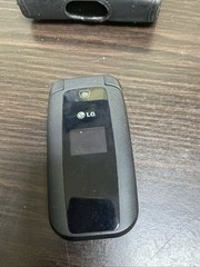 LG 440GB – Black (TracFone) Prepaid GSM Basic Camera Flip Cell Phone Unit W/Case