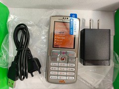 Sony Ericsson W800 Unlocked 2G GSM 900 1800 1900 Cellphone One-year warranty