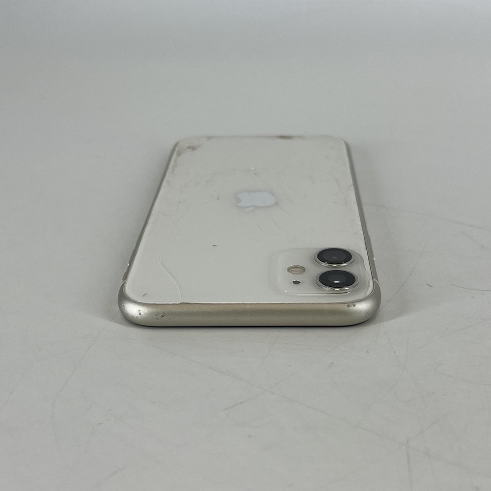 Apple iPhone 11 White 64GB Unlocked – LCD/ Face ID NF – Cracked Back Glass