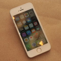 Apple iPhone SE 1st Gen A1662 32GB White/Silver Network Unlocked iOS 10.3.3
