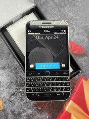 A++ BlackBerry Classic Q20 SQC100-4 16 GB – (Unlocked) 4G Qwerty Keyboard Phone
