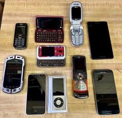 Lot of 9 Old Untested Cellphones Samsung, Nokia, Sanyo, iPhone, LG