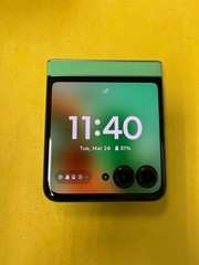 Motorola Razr 2025 – 256GB – XT2553 – Spring Bud (Tracfone) Good Condition