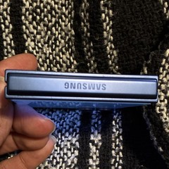 Samsung Galaxy Z Flip 7 – 256 GB – navy blue Please Read – Financed