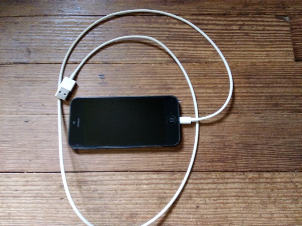Vintage I Phone 5 New Battery Installed Cleaned Charging Cord Very Nice!