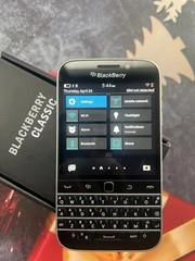 A++ BlackBerry Classic Q20 SQC100-4 16 GB – (Unlocked) 4G Qwerty Keyboard Phone