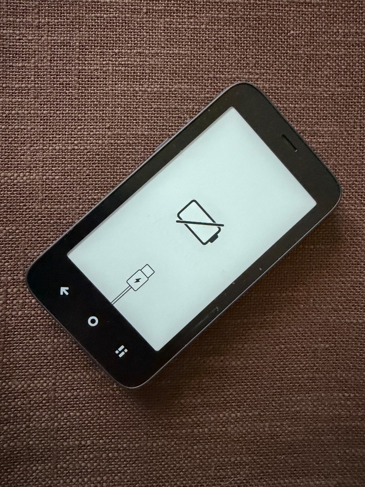 Mudita Kompakt / Minimalist Touchscreen Phone with E Ink Display – Charcoal