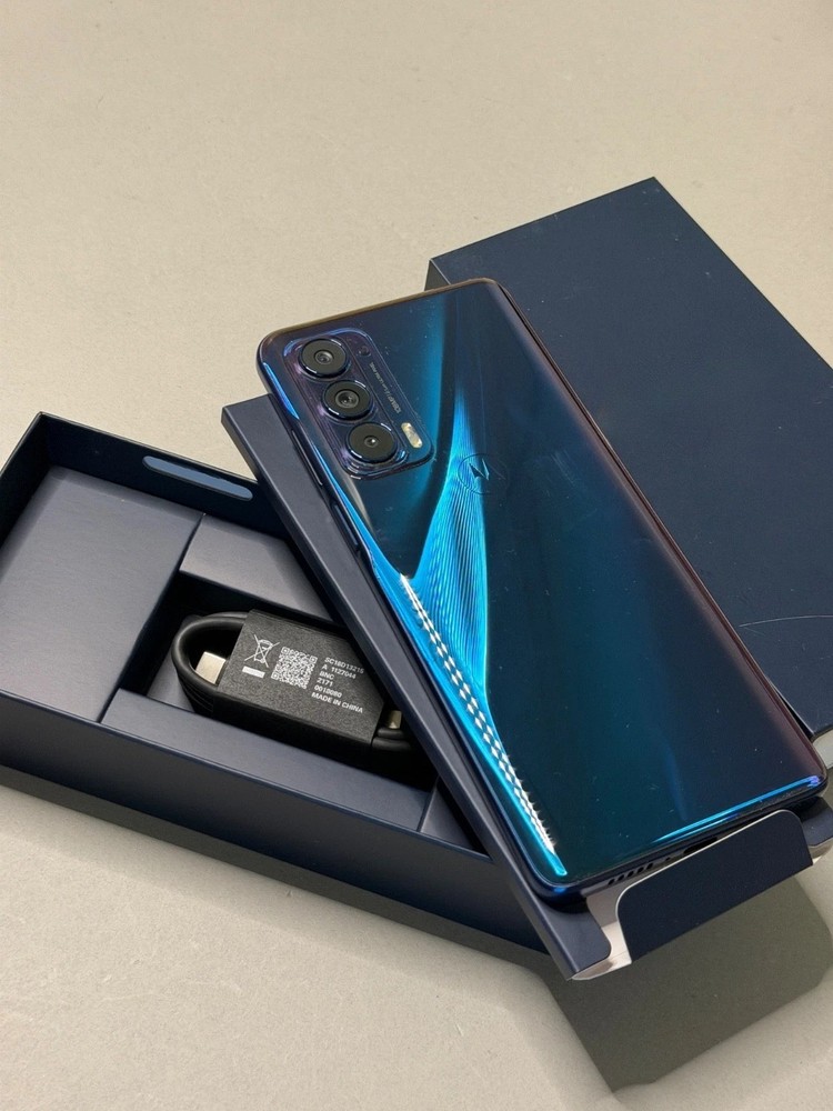 Open Box 9.5/10 – Motorola Moto Edge 5G 2021 256GB (Verizon) XT2141 Blue phone