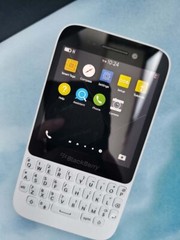 BlackBerry Q5 Unlocked 4G/LTE 8GB 3.1&Prime; 5MP SIM FREE Keyboard Smartphone