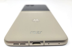 Motorola Moto Razr 2024 (XT2453) – 256GB 5G Unlocked – Beach Sand