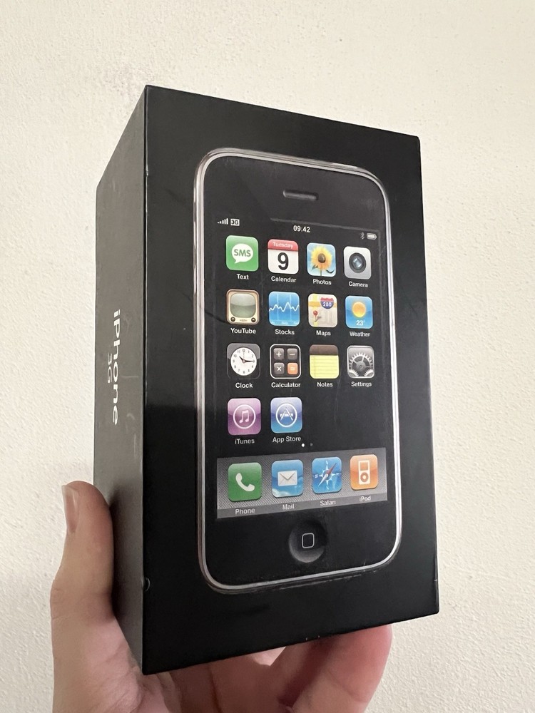 Apple iPhone 3G 8GB 2008 Original With Box and Accessories