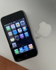 Apple iPhone 3G 8GB 2008 Original With Box and Accessories