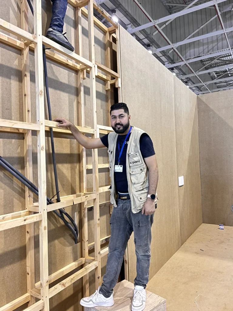 Exhibition stand construction worker cpany vest